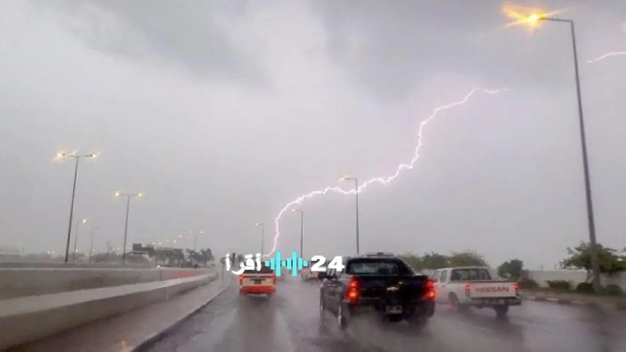 توقعات طقس الجمعة في المملكة مع استمرار الأمطار والرياح والأتربة المثارة